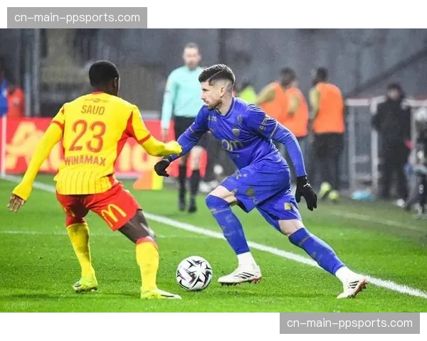 赛后分析：斯特拉斯堡全场31次传中仅1次成功，凸显简单化战术在法甲的困境